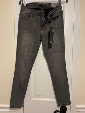 1822 Denim Women’s Charcoal Skinny Jeans